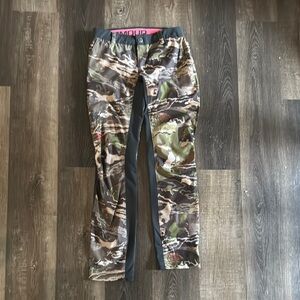 Under Armour Women’s weather proof  Camo Pants